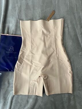 Shapellx Bare Essentials Cream Tummy Control Flawless Smoothing Mid Thigh Short